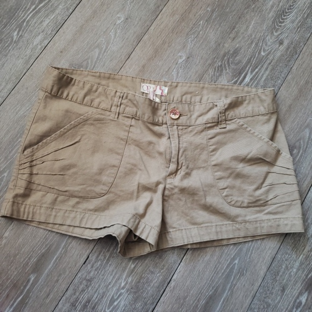 Ocean Pacific OP Tan Khaki Shorts Womens Size 15 Pleated Pockets Floral Button